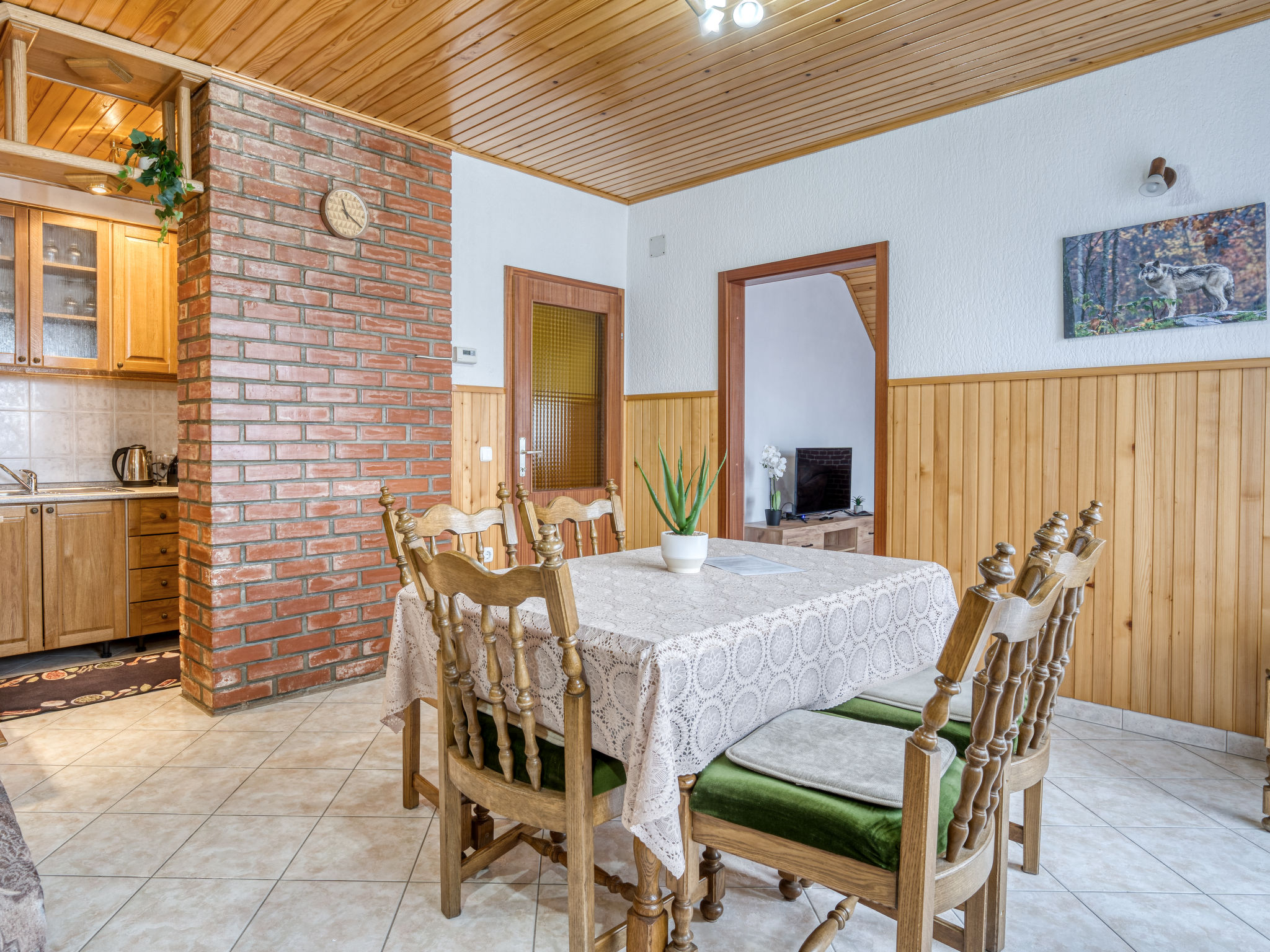 Maison Maklen – Cuisine et coin repas, photo 26 sur 53