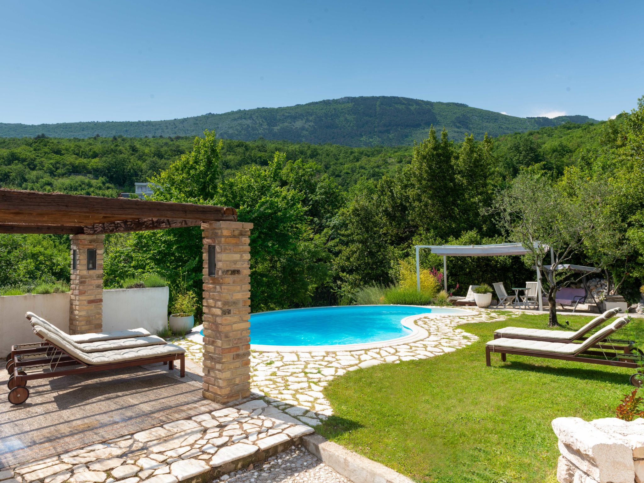 Luna — Pool Outdoor (2 of 50)