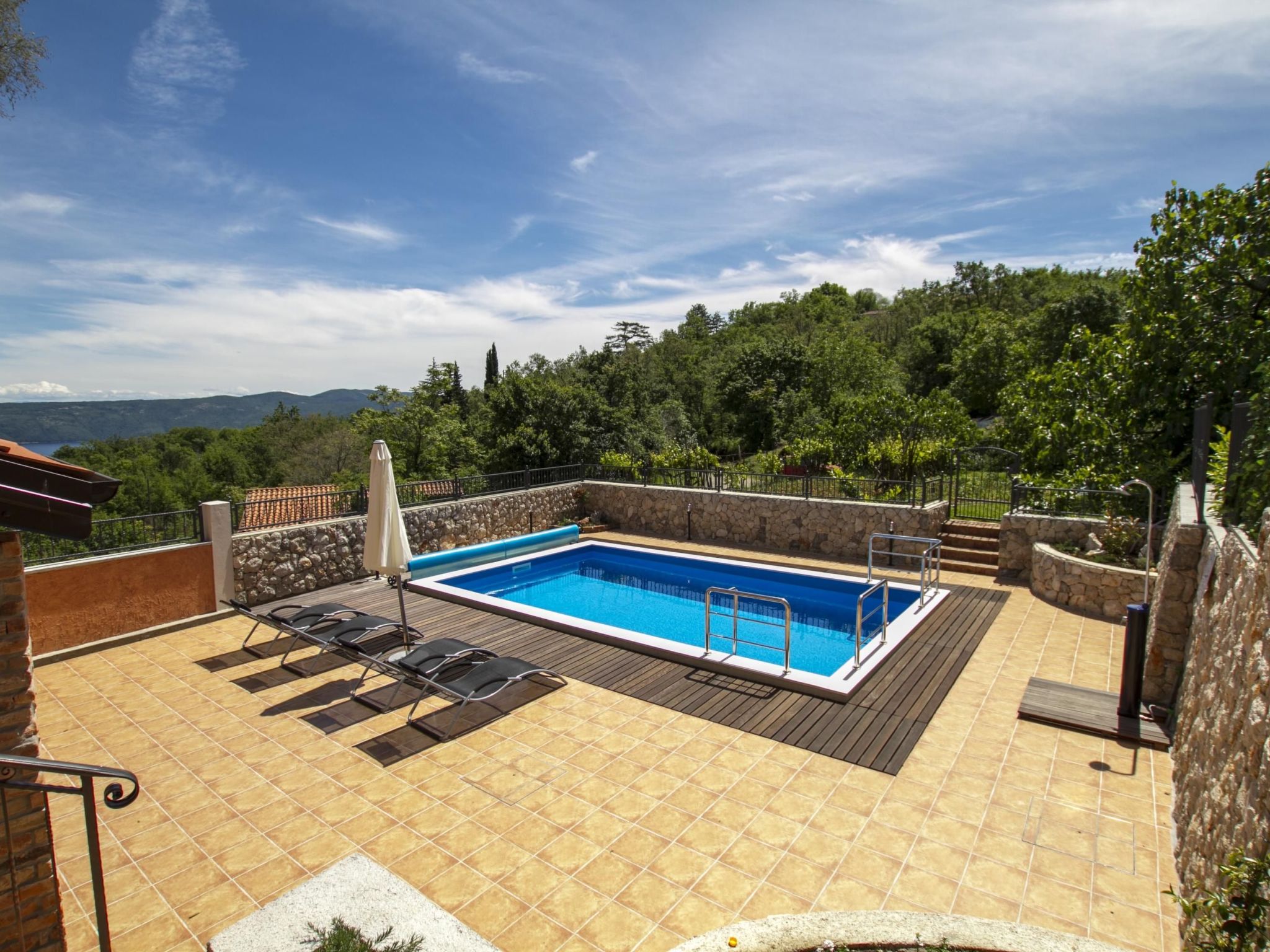 Geräumiges Ferienhaus in Brseč mit Privatem Pool-Drinnen