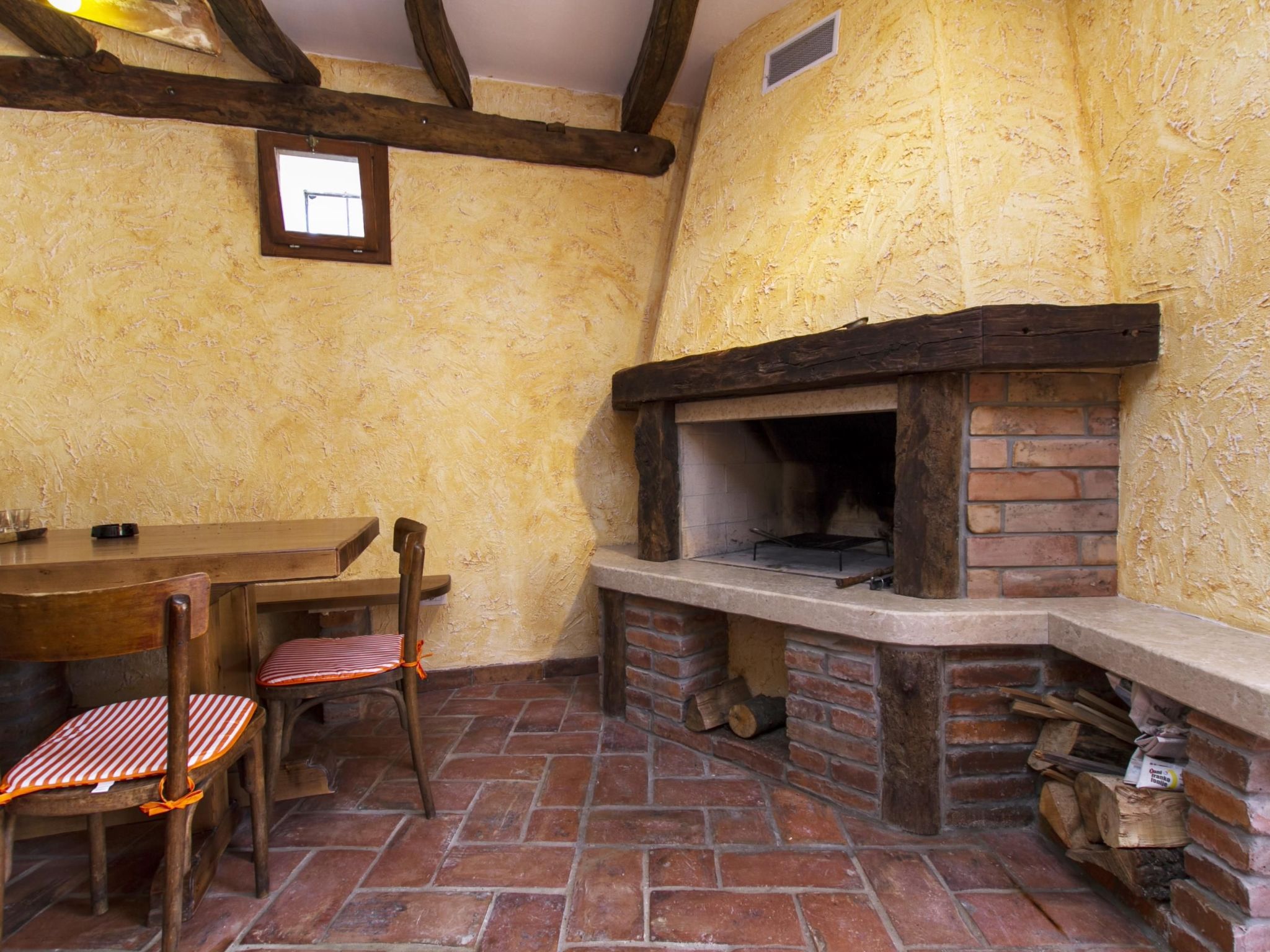 Geräumiges Ferienhaus in Brseč mit Privatem Pool-Drinnen