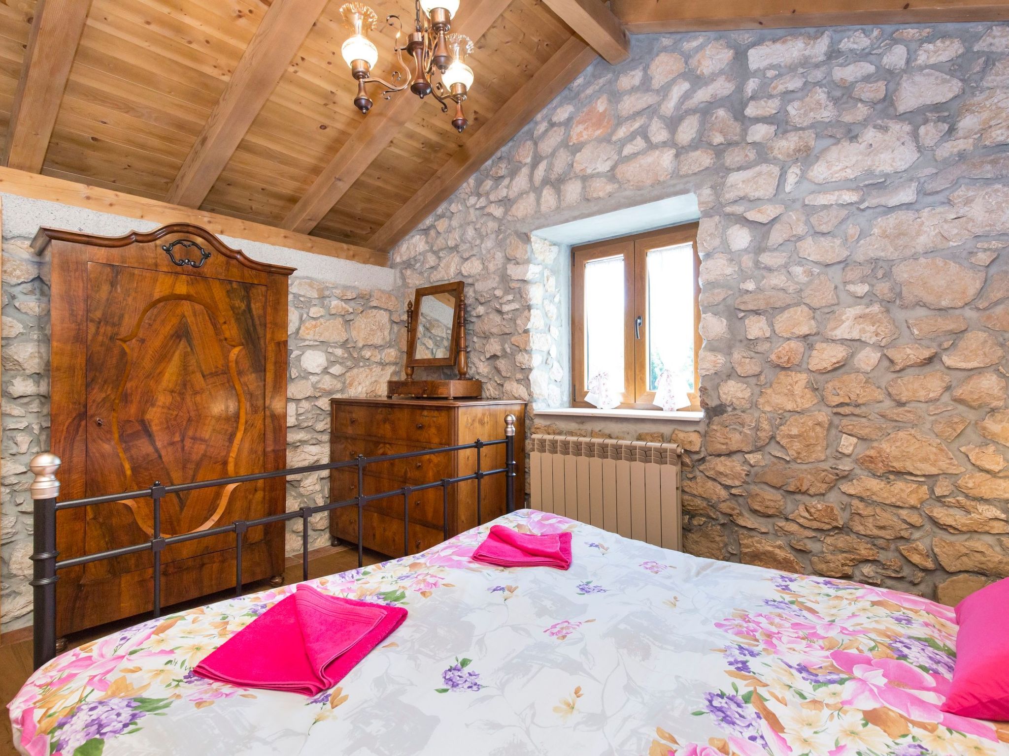 Geräumiges Ferienhaus in Brseč mit Privatem Pool-Drinnen