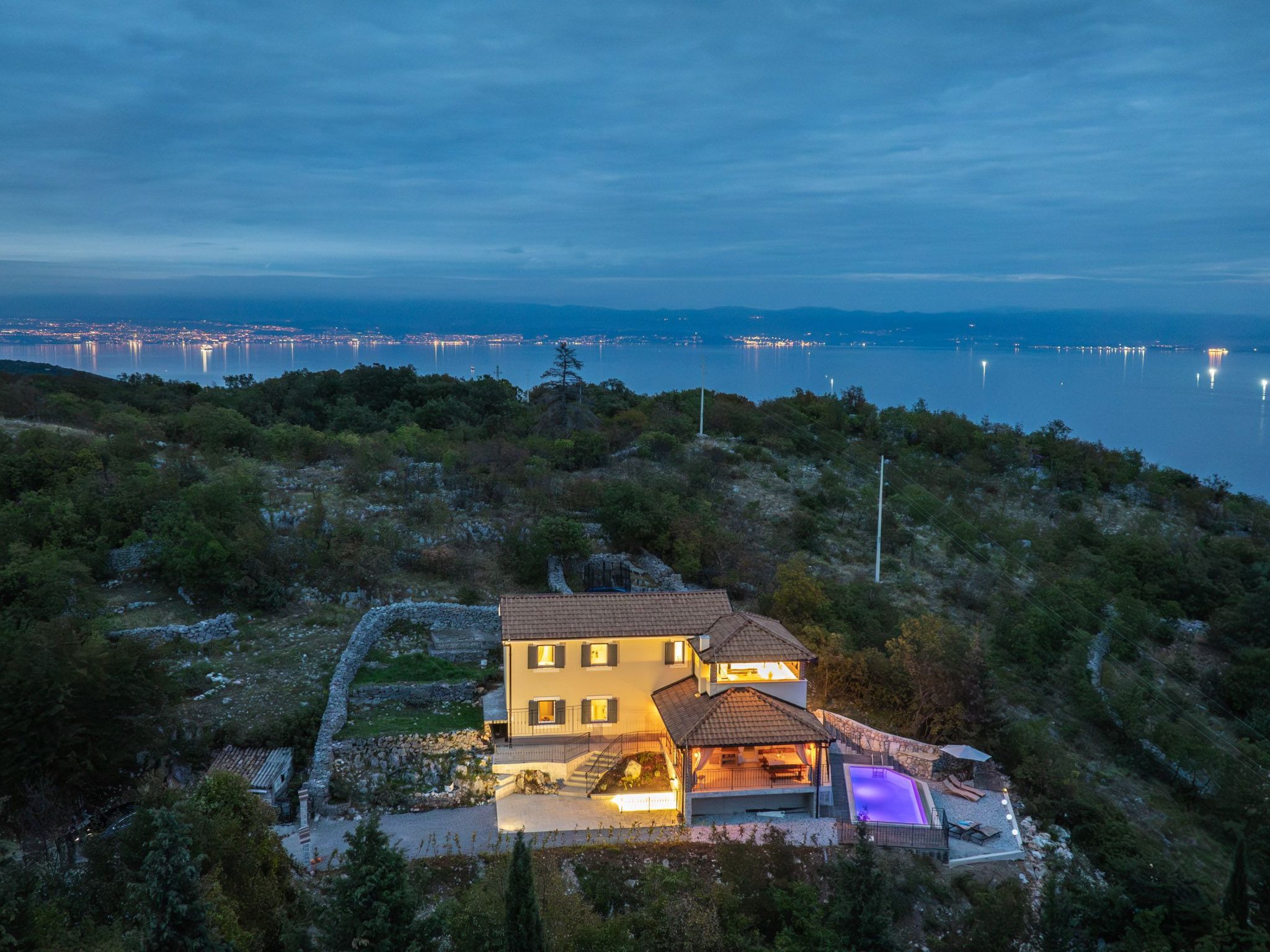 Villa Antonia-Drinnen