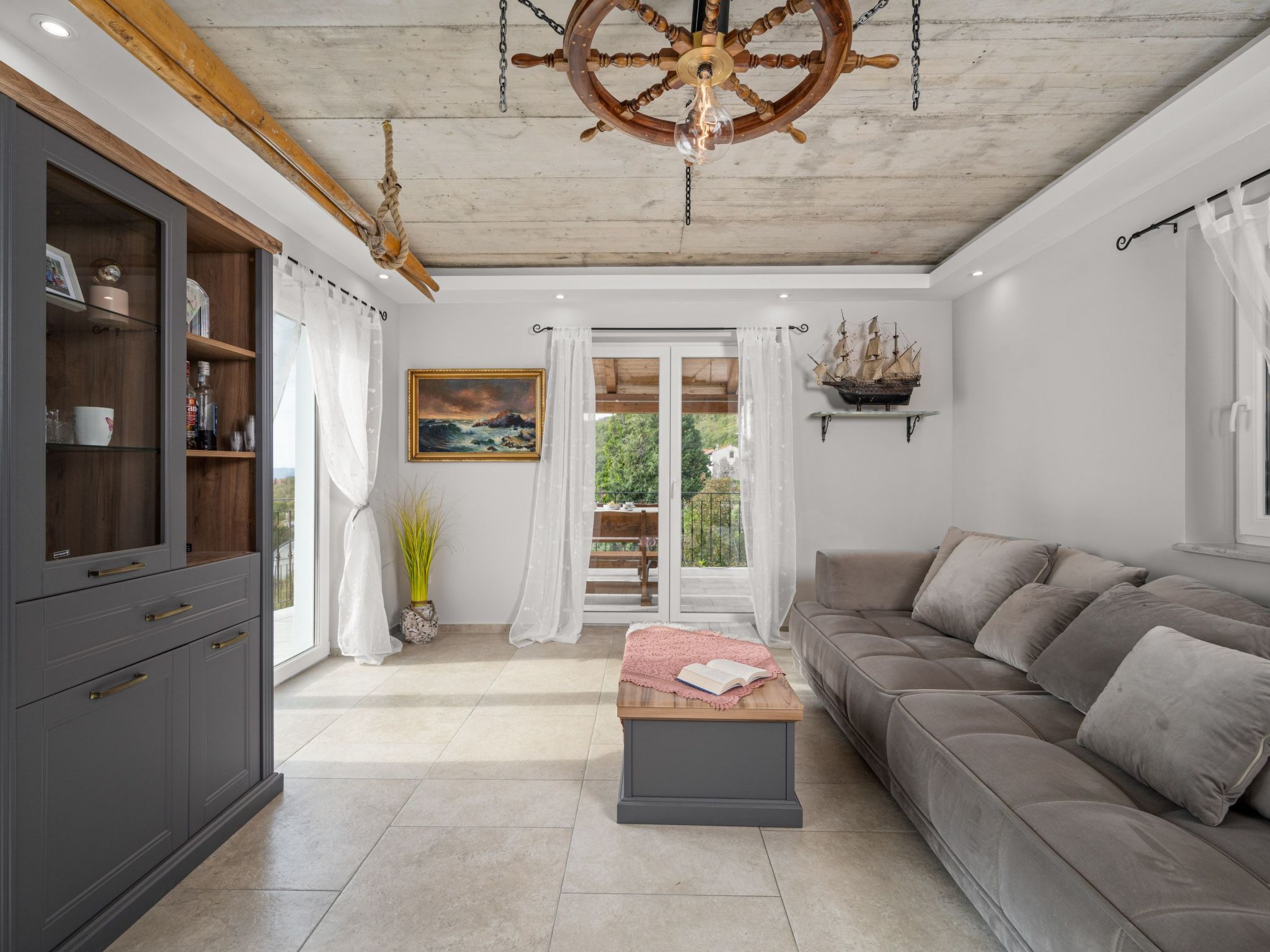 Villa Antonia-Drinnen