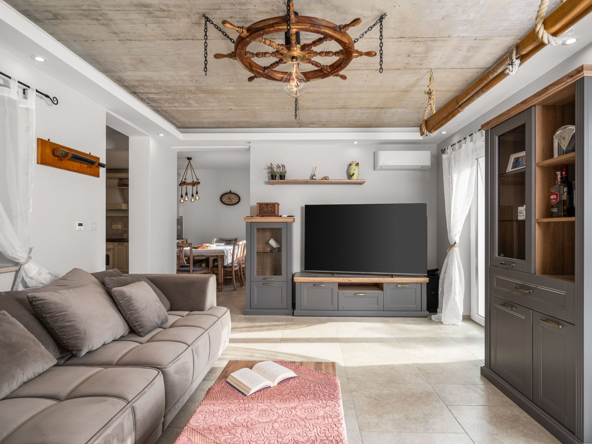 Villa Antonia-Drinnen