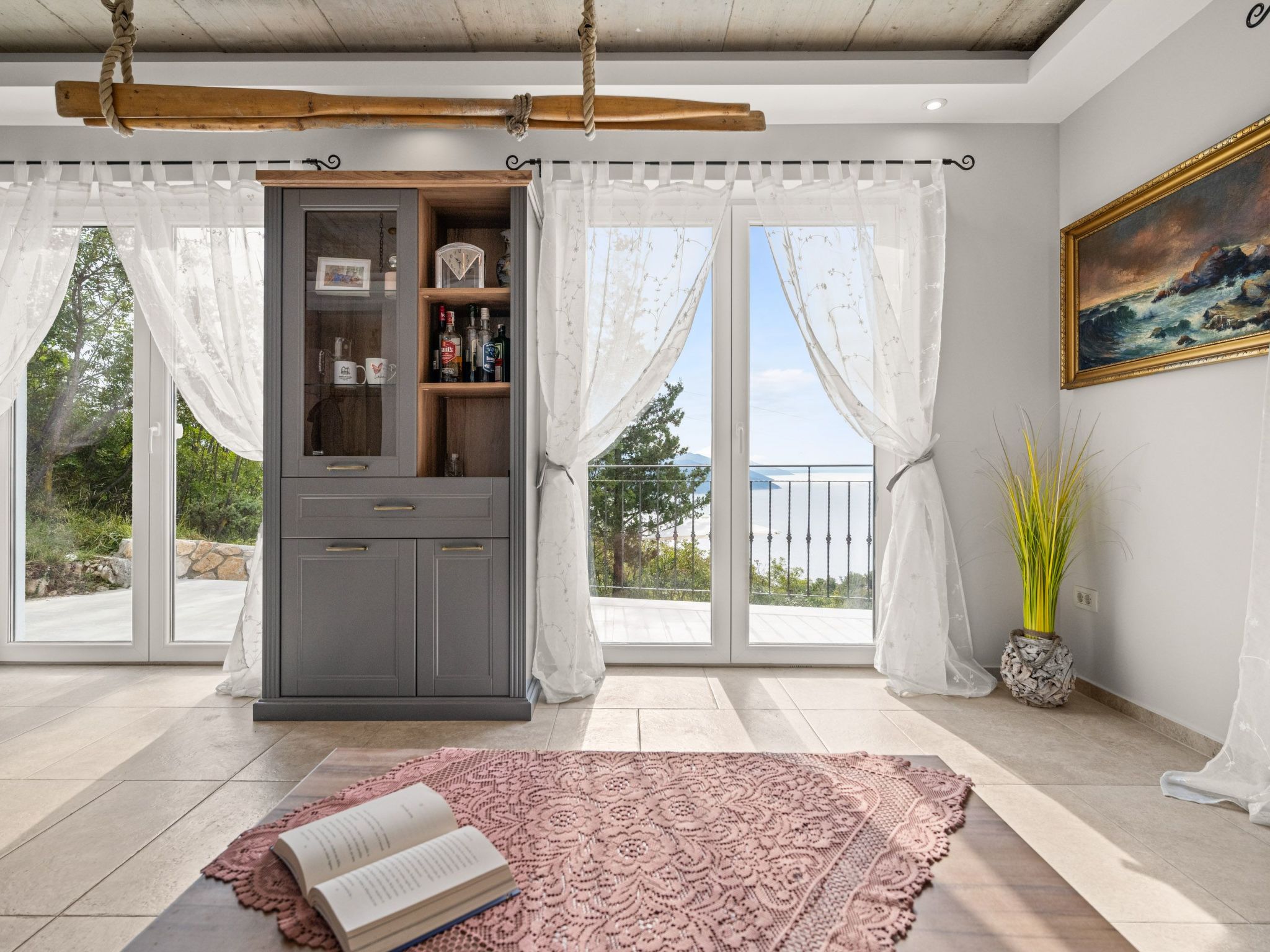 Villa Antonia-Drinnen