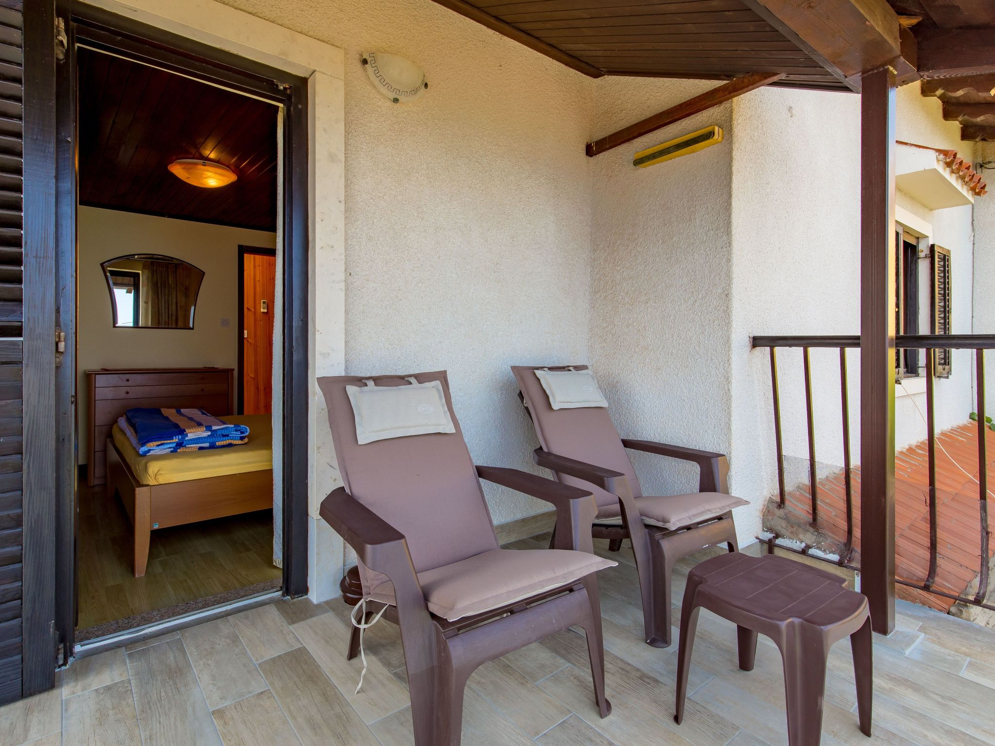 Mit großem Garten und Pool-Inside