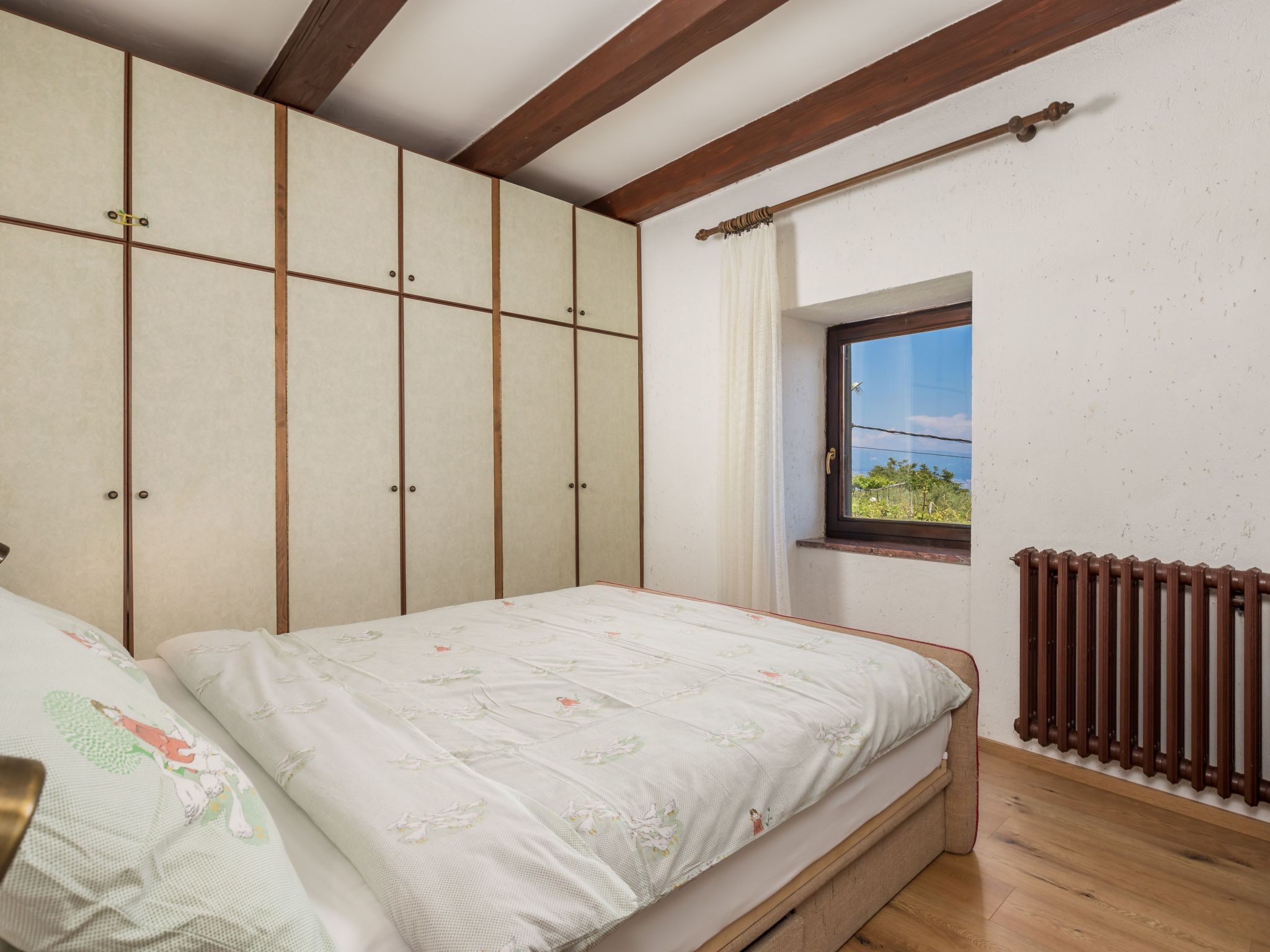 Mit großem Garten und Pool-Inside