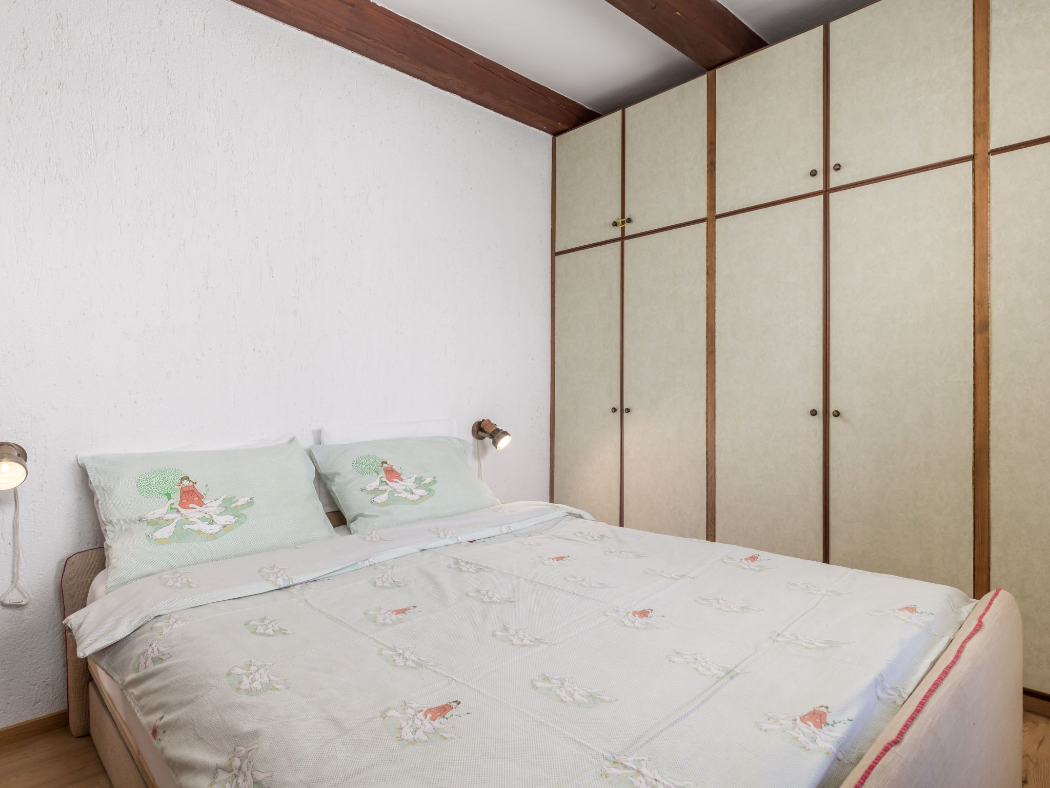 Mit großem Garten und Pool-Inside