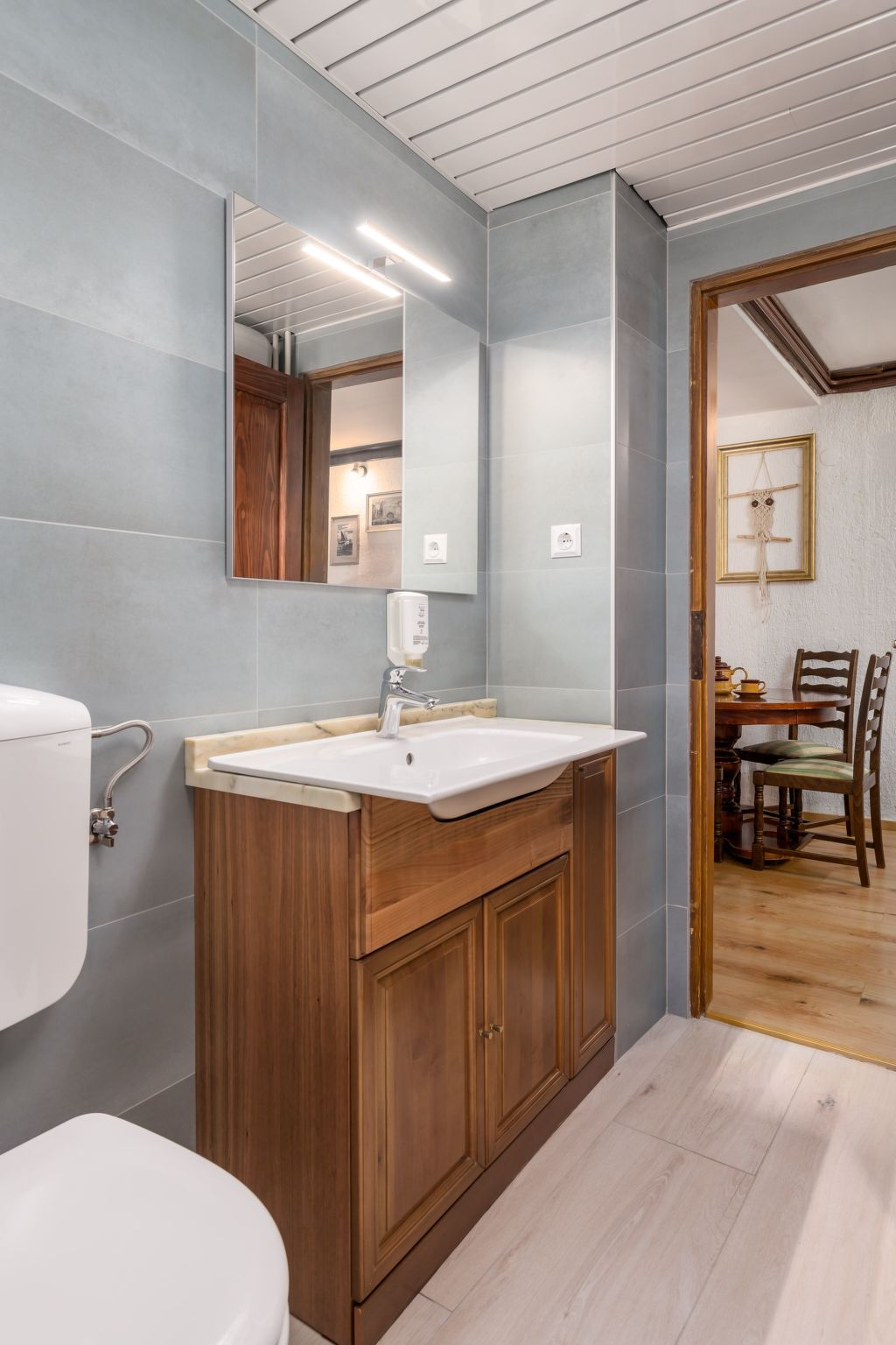 Mit großem Garten und Pool-Inside