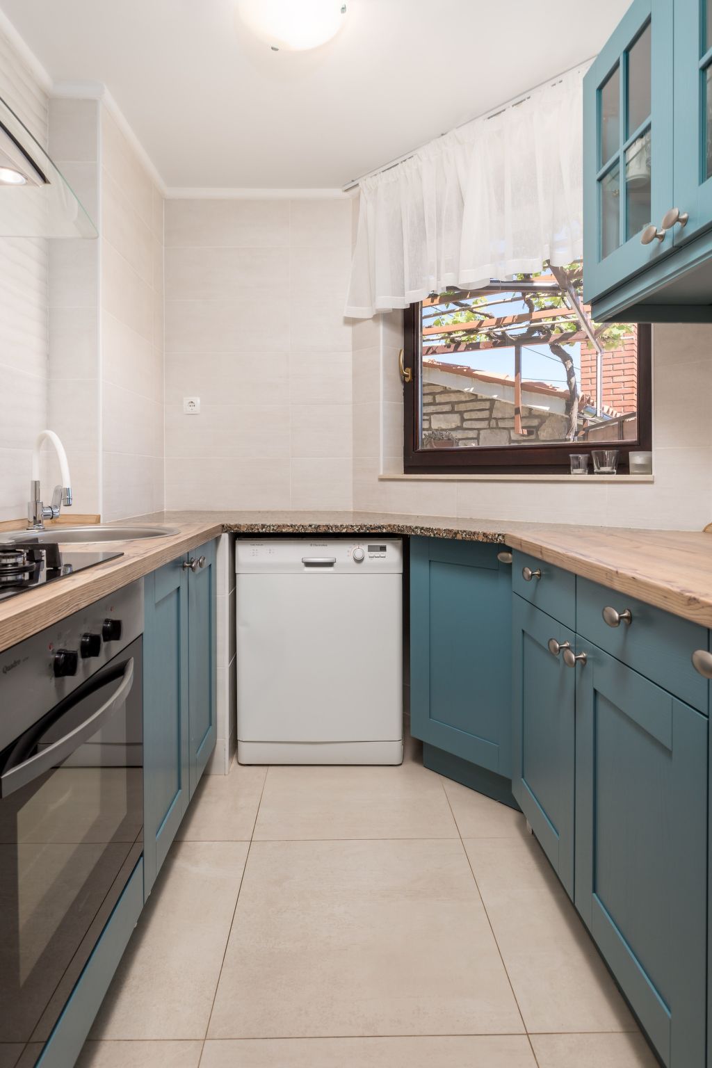 Mit großem Garten und Pool-Inside