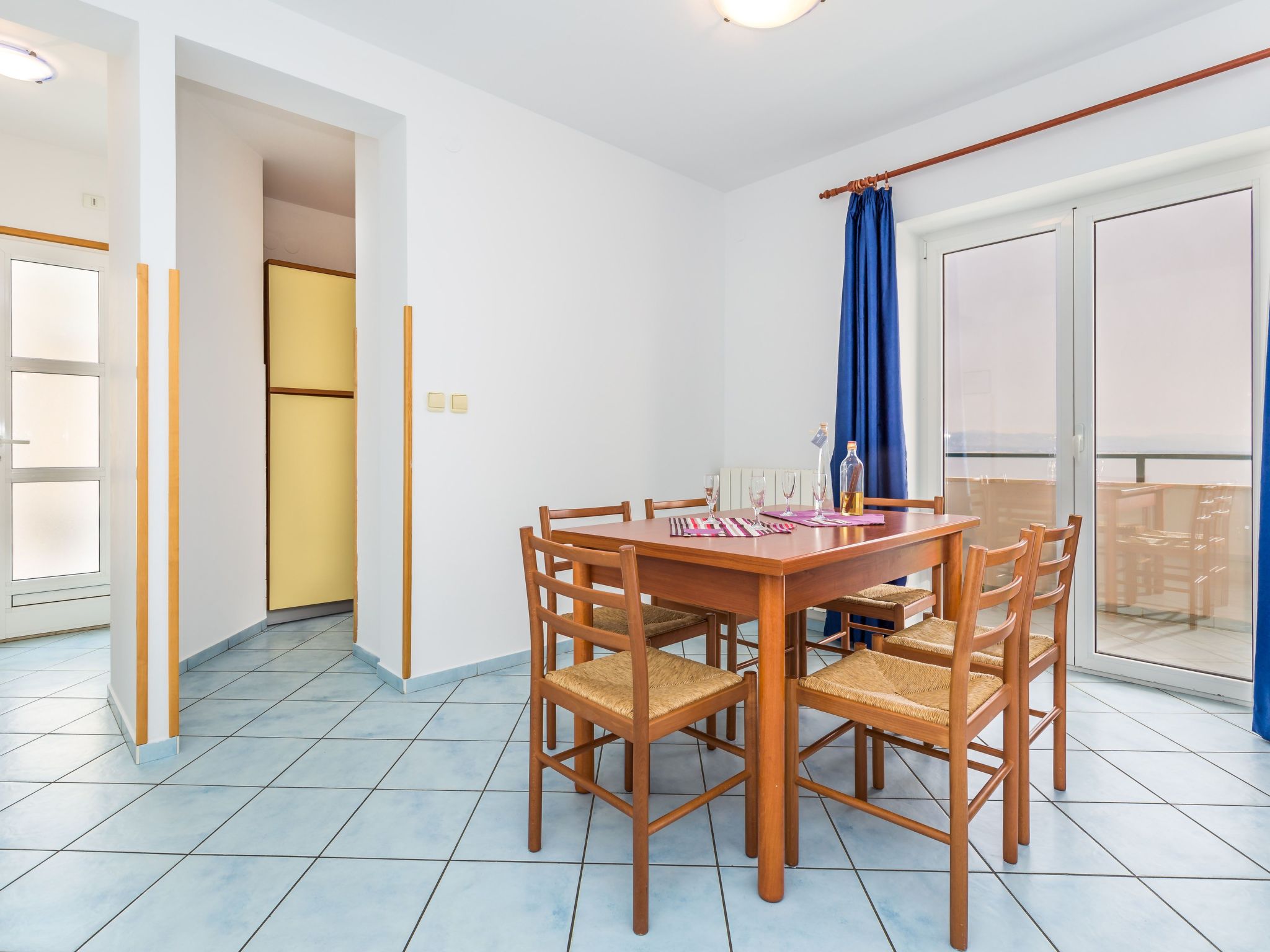 Mit Terrasse