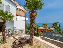 Wohnung in Obrs mit Kleiner Terrasse und Meerblick