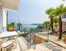 mit Terrasse