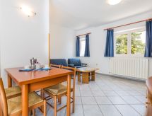 mit Terrasse