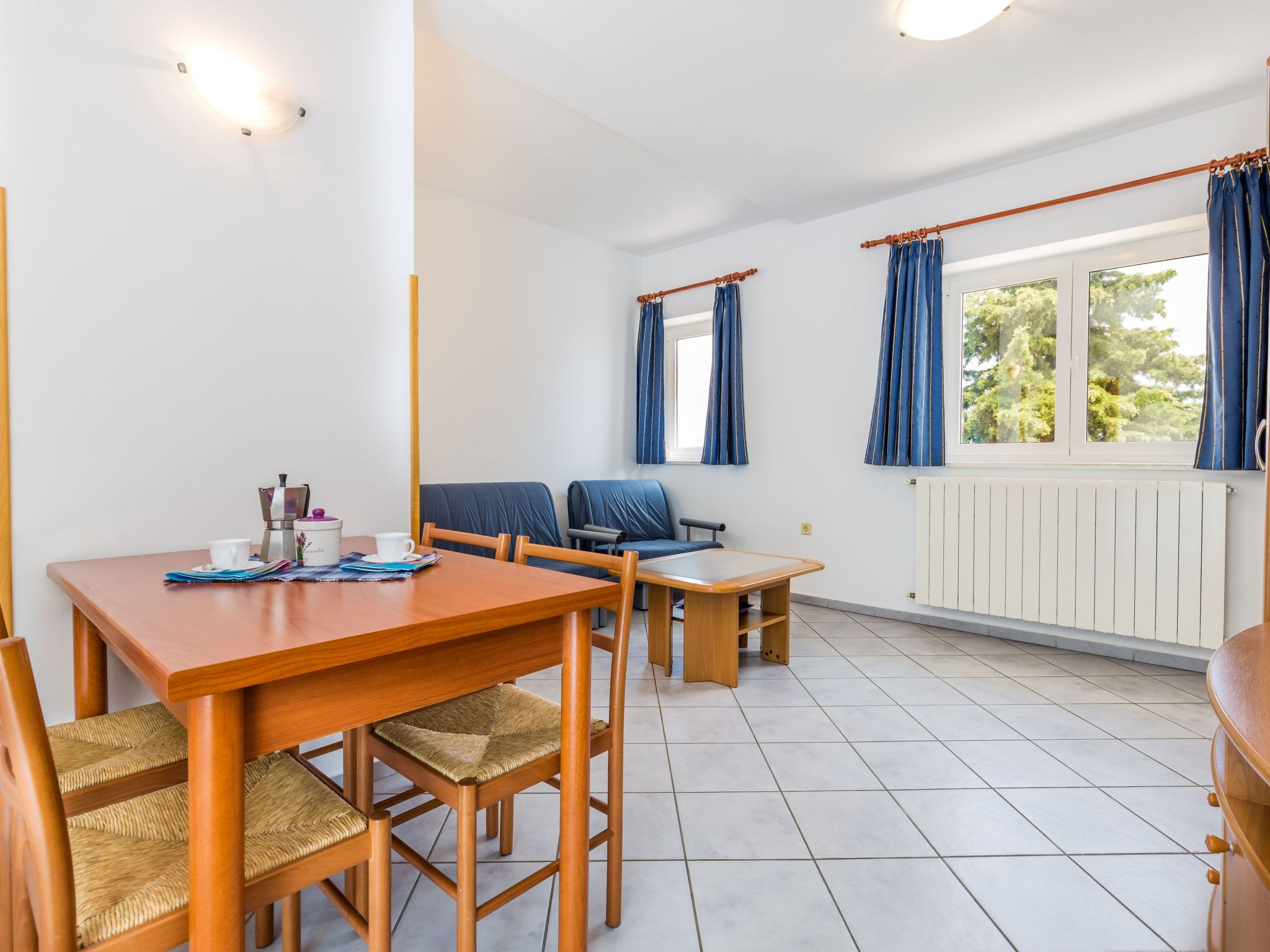 Mit Terrasse