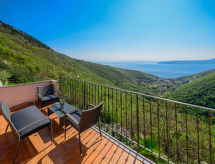 Vrijstaand vakantiehuis Stefi met zonnig terras nabij Mošćenička Draga - thumbnail 1