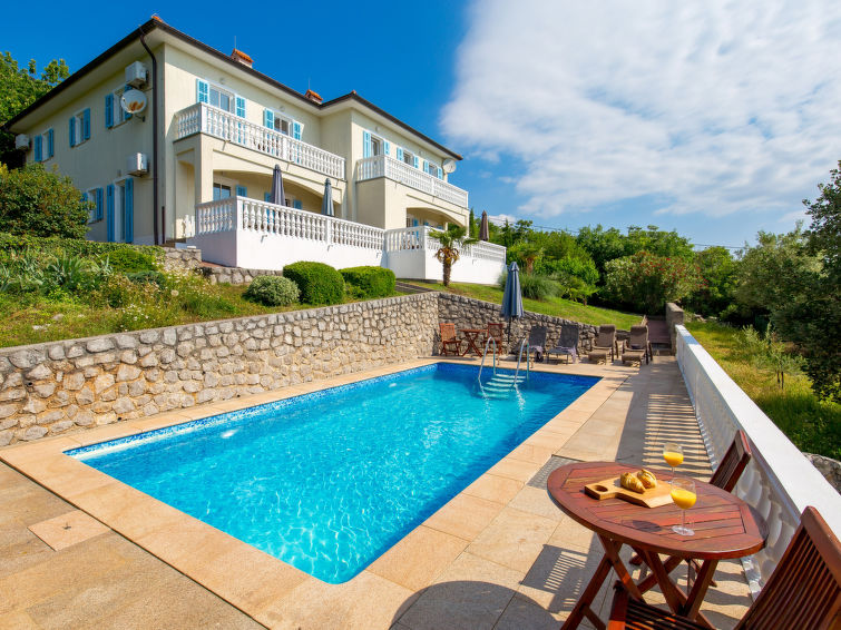 Vakantiehuis met sauna en zeezicht in Mošćenička Draga in Mošćenička Draga