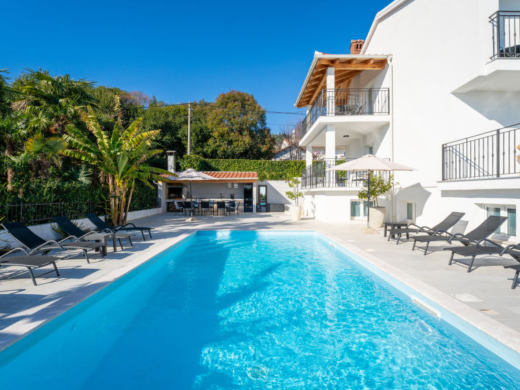 Zeezicht en wellness in ruim appartement Villa Palma, Lovran in Lovran