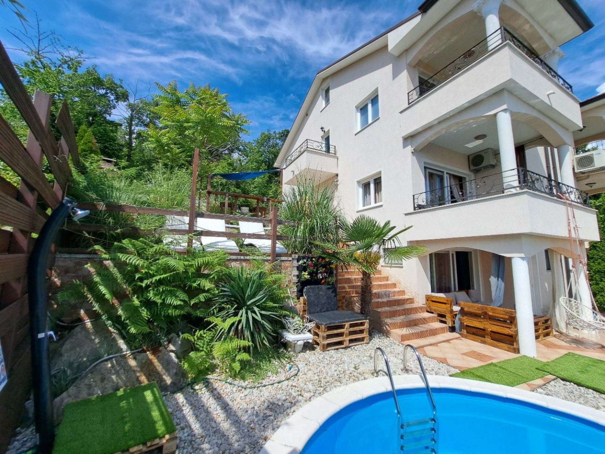 Wunderschöne Luxus-Familienvilla Emily-Dedans