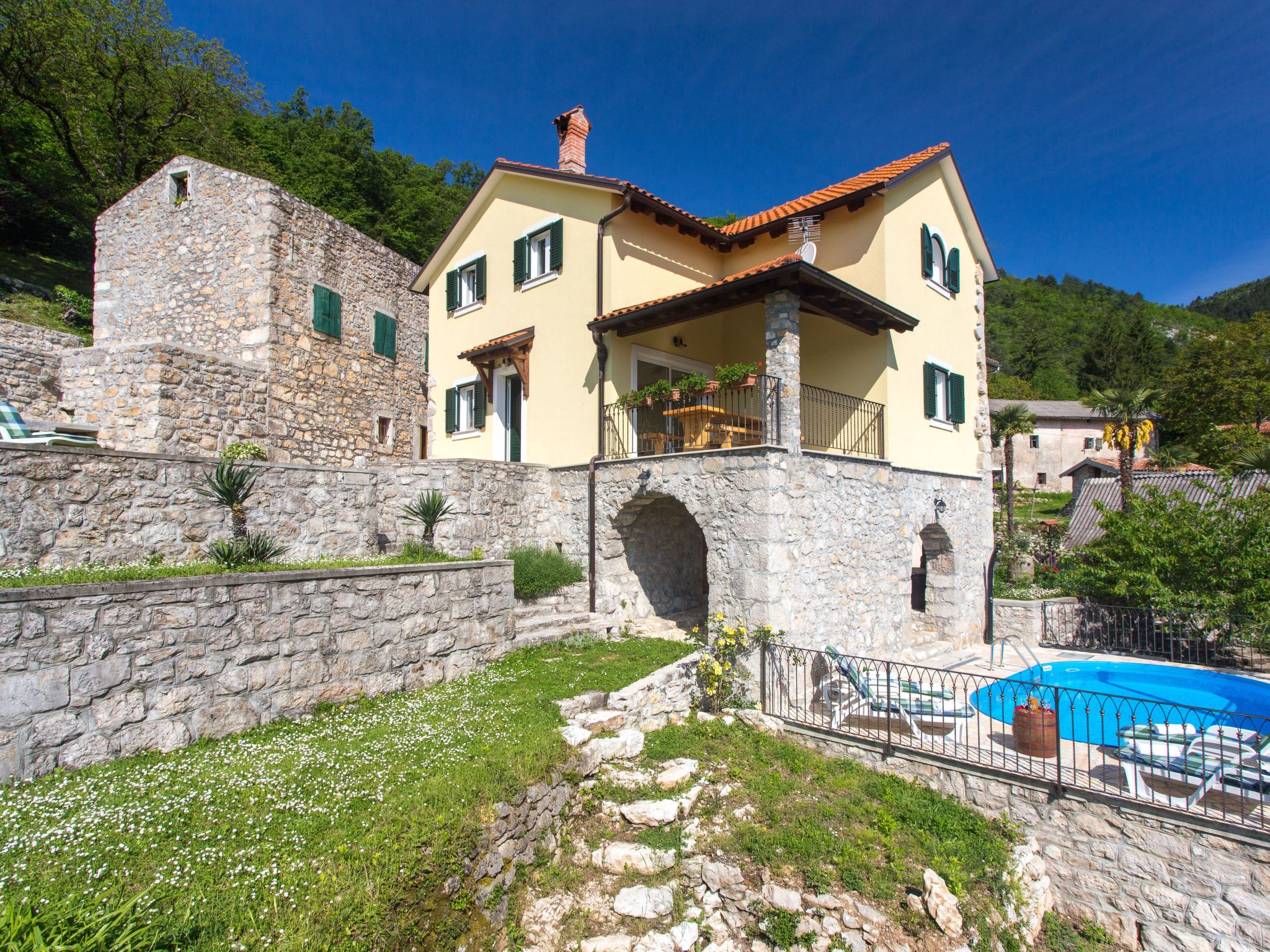 In Lovranska Draga mit großem Kamin-Binnen