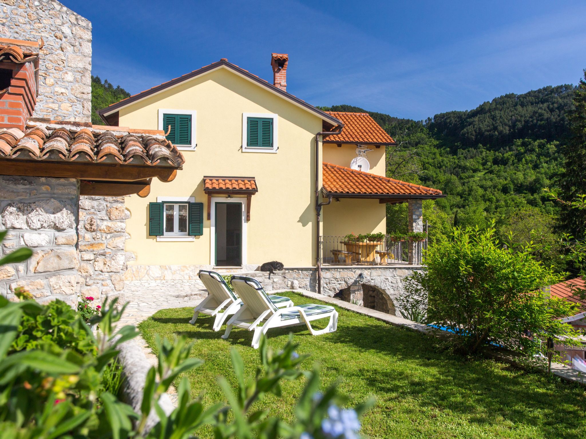 In Lovranska Draga mit großem Kamin-Binnen