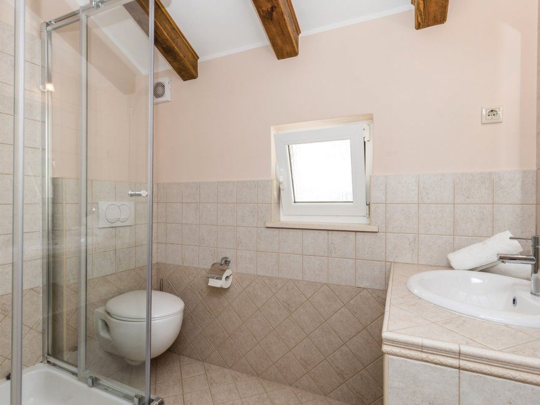 In Lovranska Draga mit großem Kamin-Binnen