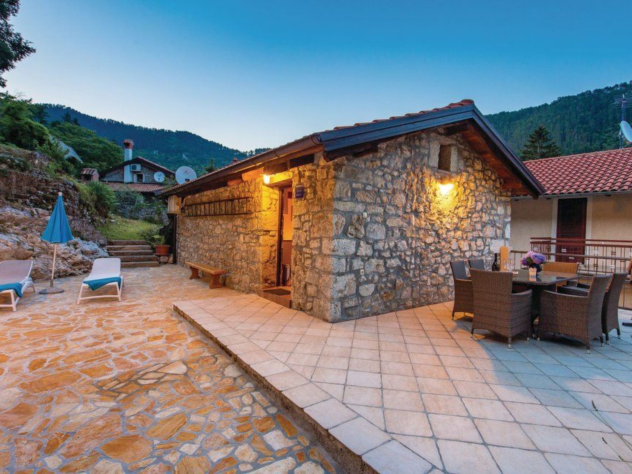 In Lovranska Draga mit großem Kamin-Binnen