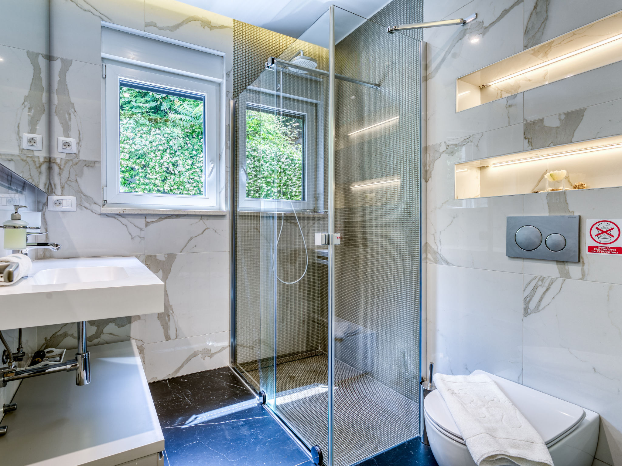 Villa Ziza-Inside