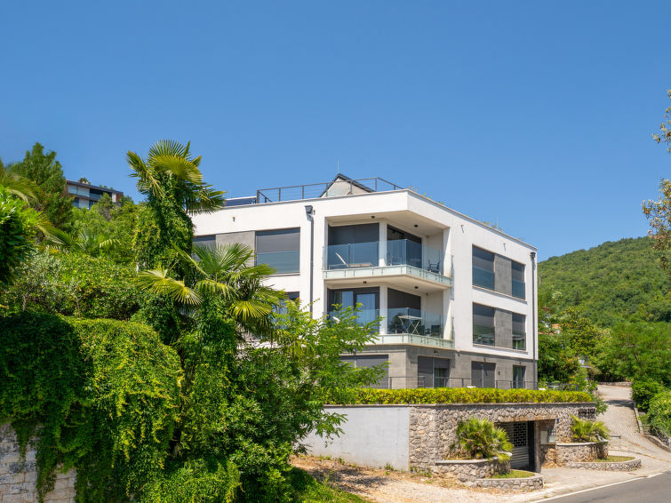 6-persoons appartement met zeezicht en verwarmd zwembad in Opatija in Opatija