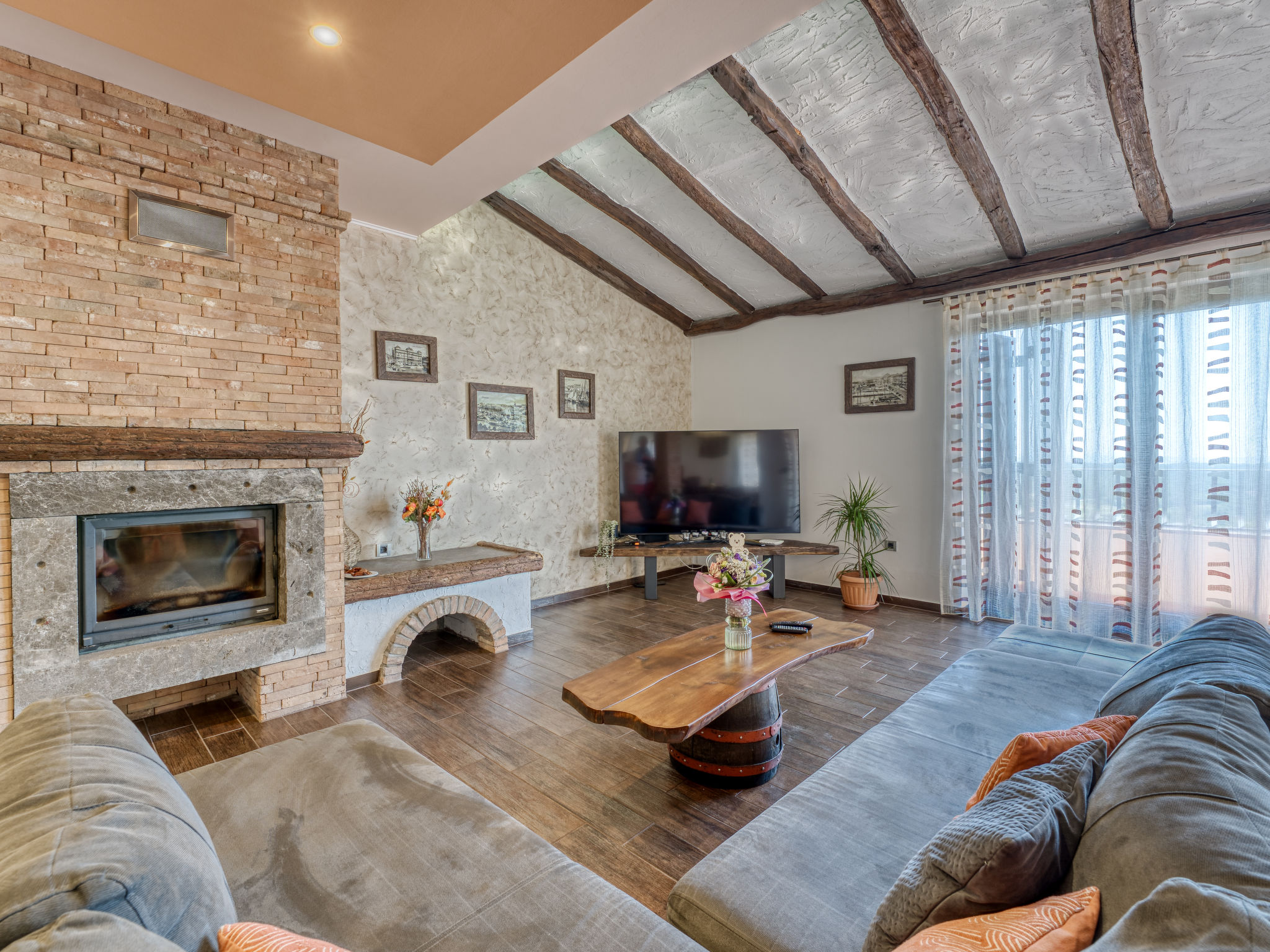 Villa Toni - Inside