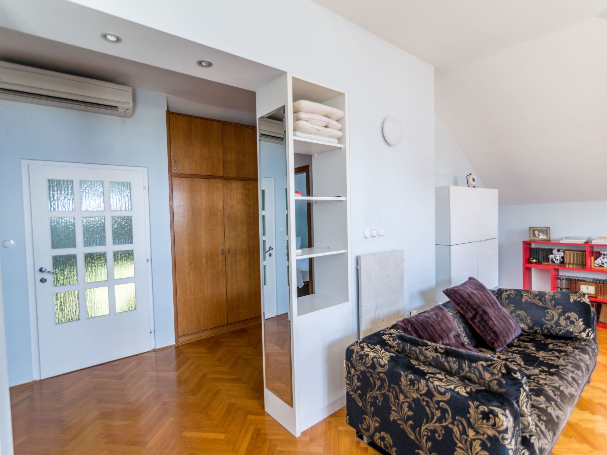 "Penthouse" mit Blick auf das Wasser-Drinnen