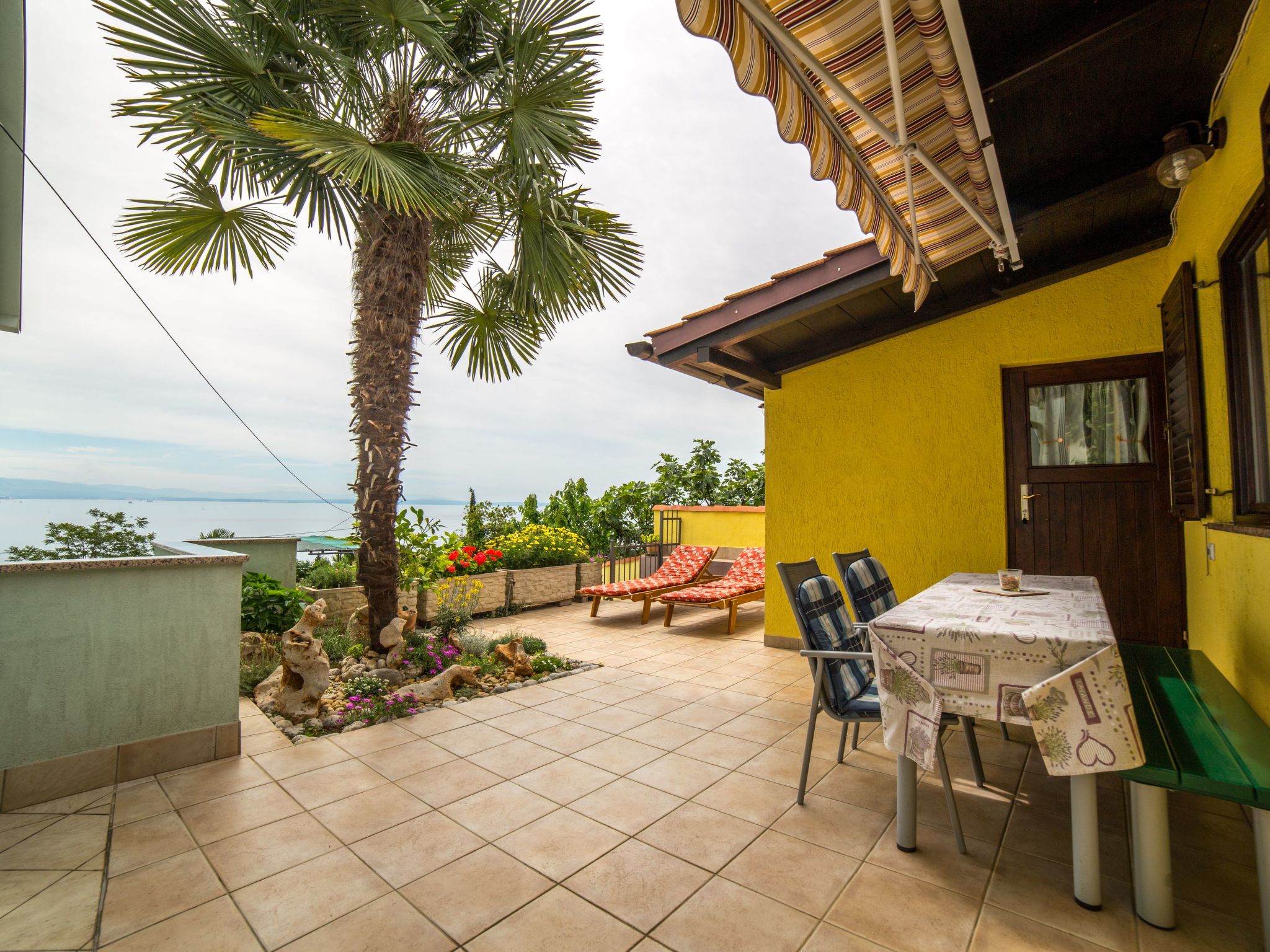 Mit Wasserblick-Binnen