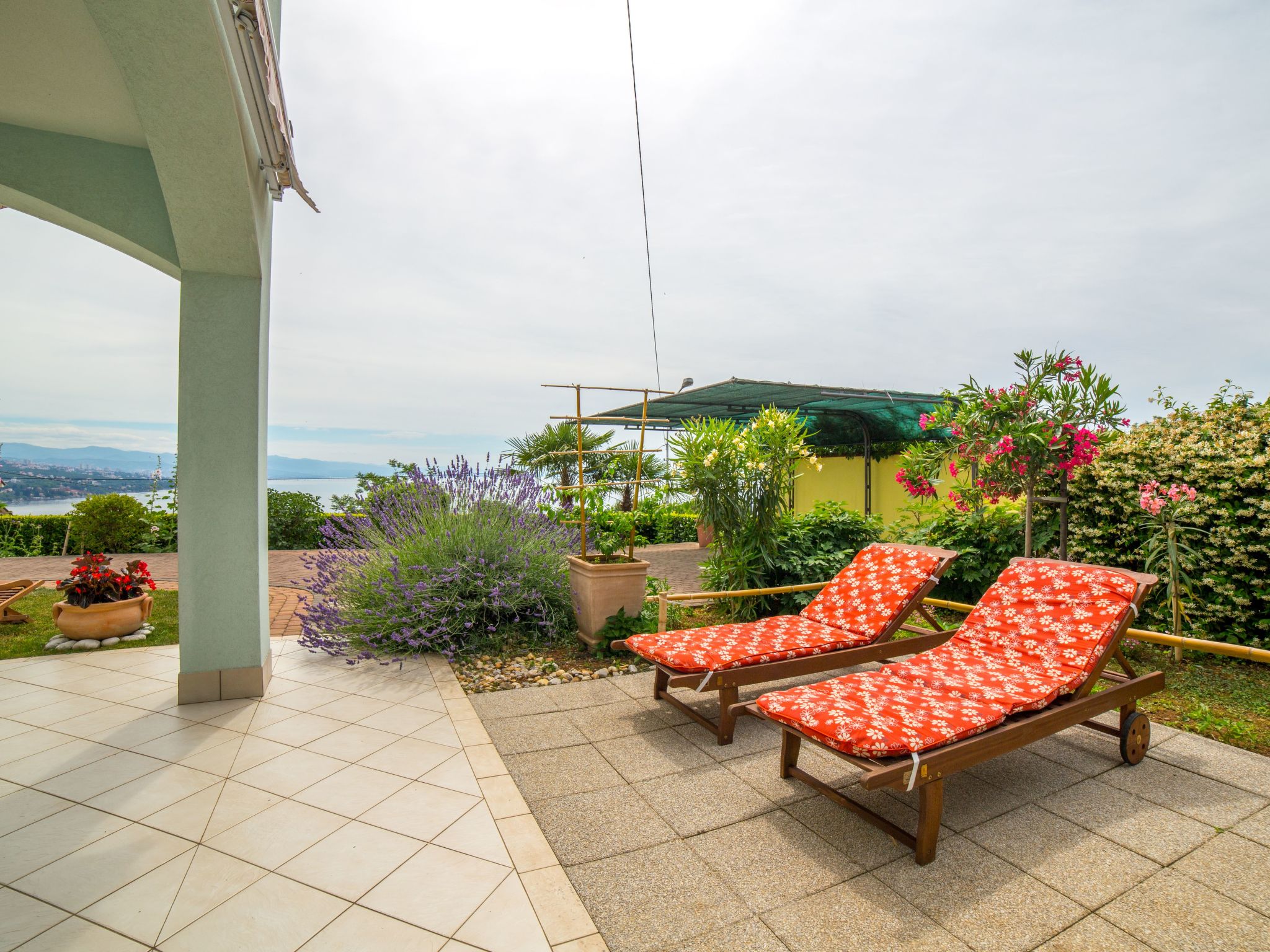 Wohnung mit Terrasse-Binnen