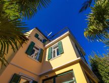 Villa Vilma: Sfeervol 8-persoons verblijf in Opatija, vlakbij zee en centrum - thumbnail 2