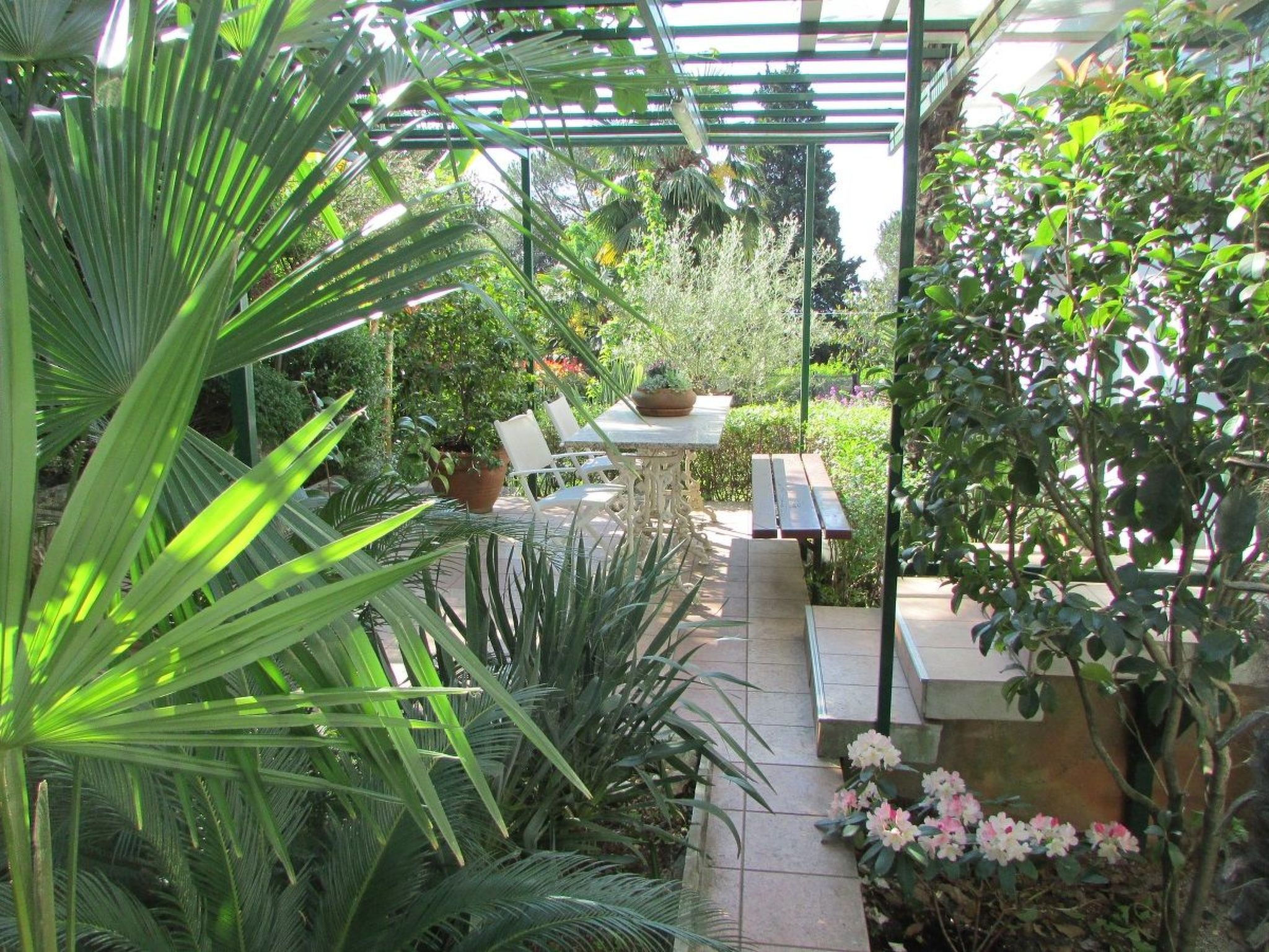 "Sunny Garden"-Dehors