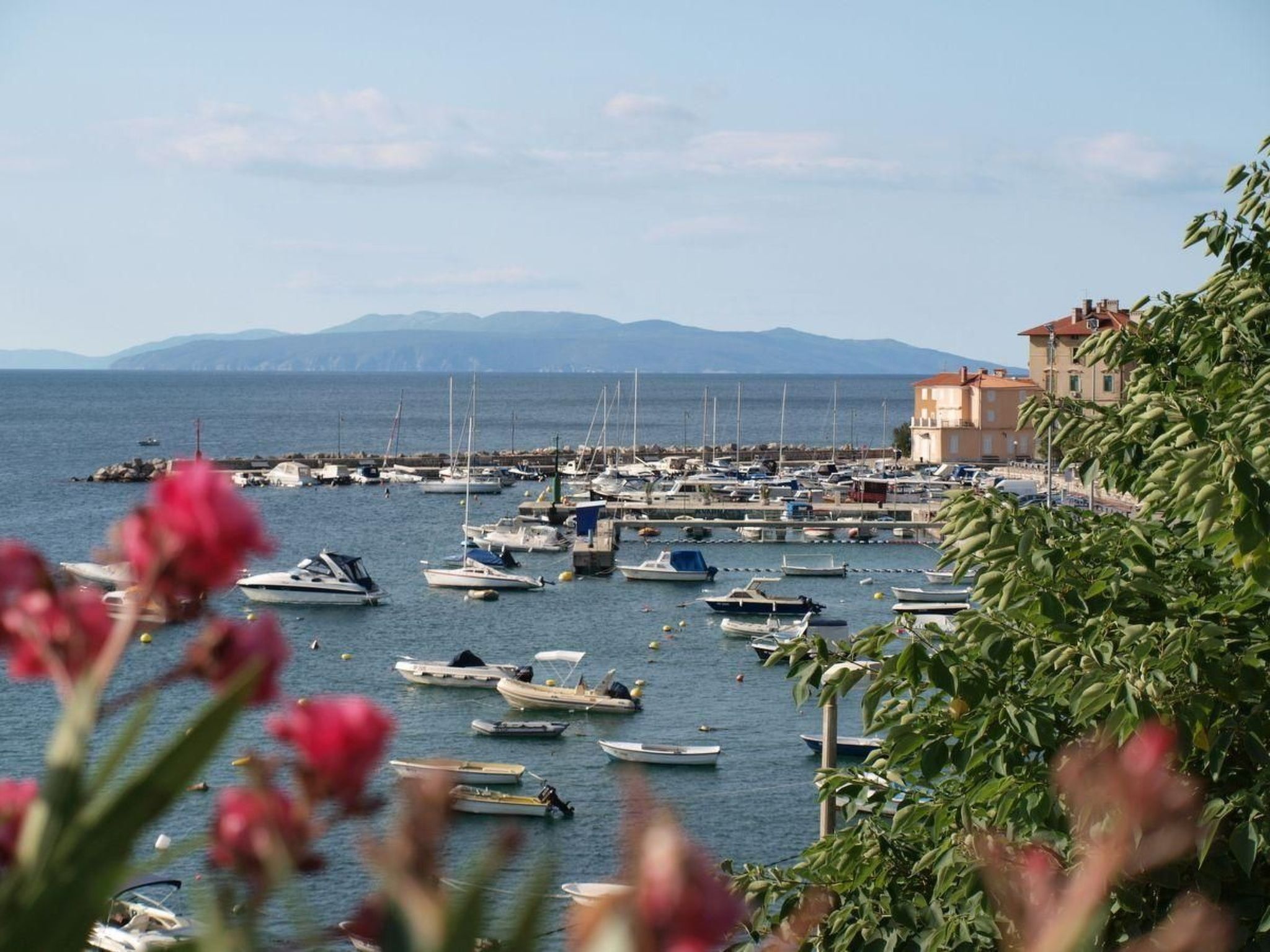 Schöne Ferienwohnung mit Balkon und Garten