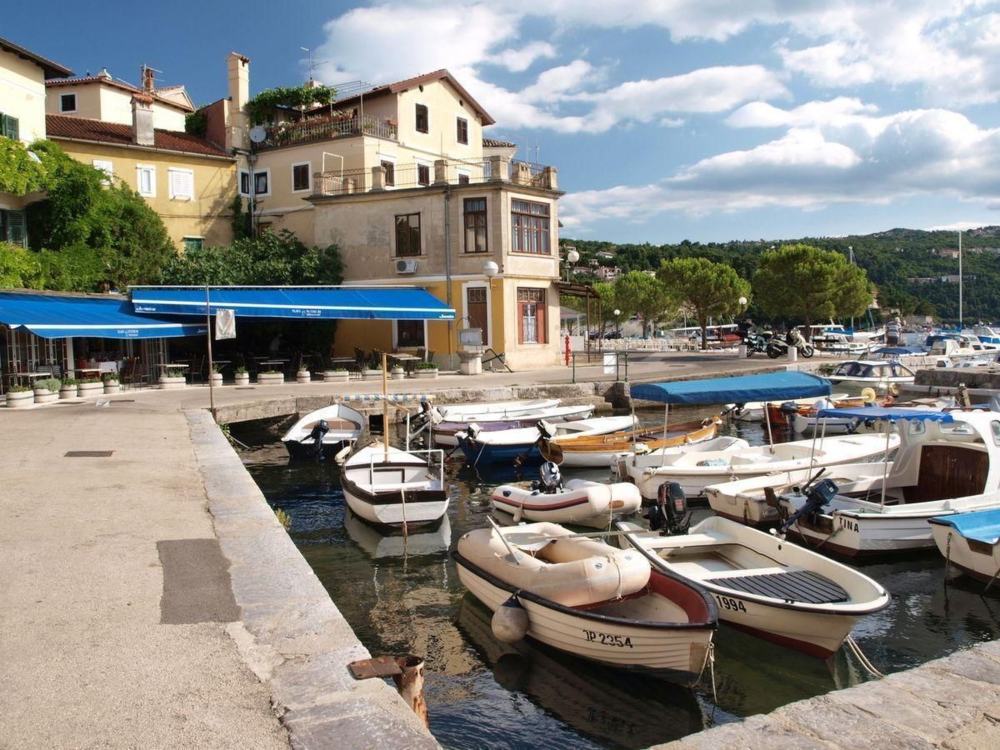 Schöne Ferienwohnung mit Balkon und Garten-Dehors