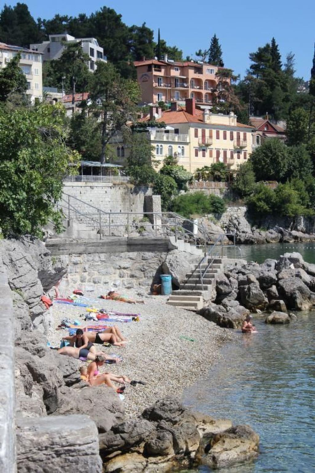 Schöne Ferienwohnung mit Balkon und Garten-Image-tags.info