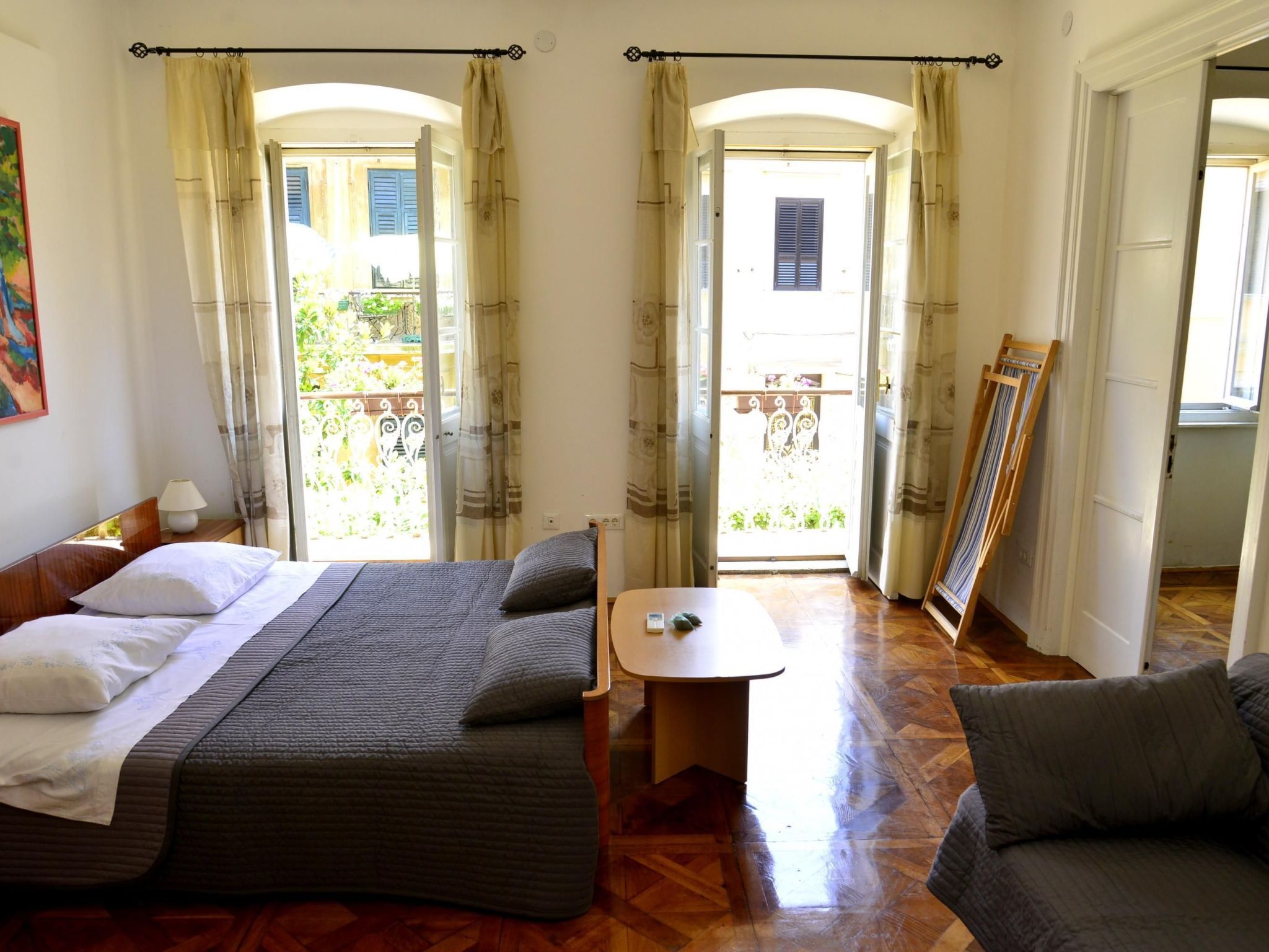 Schöne Ferienwohnung mit Balkon und Garten-Dedans