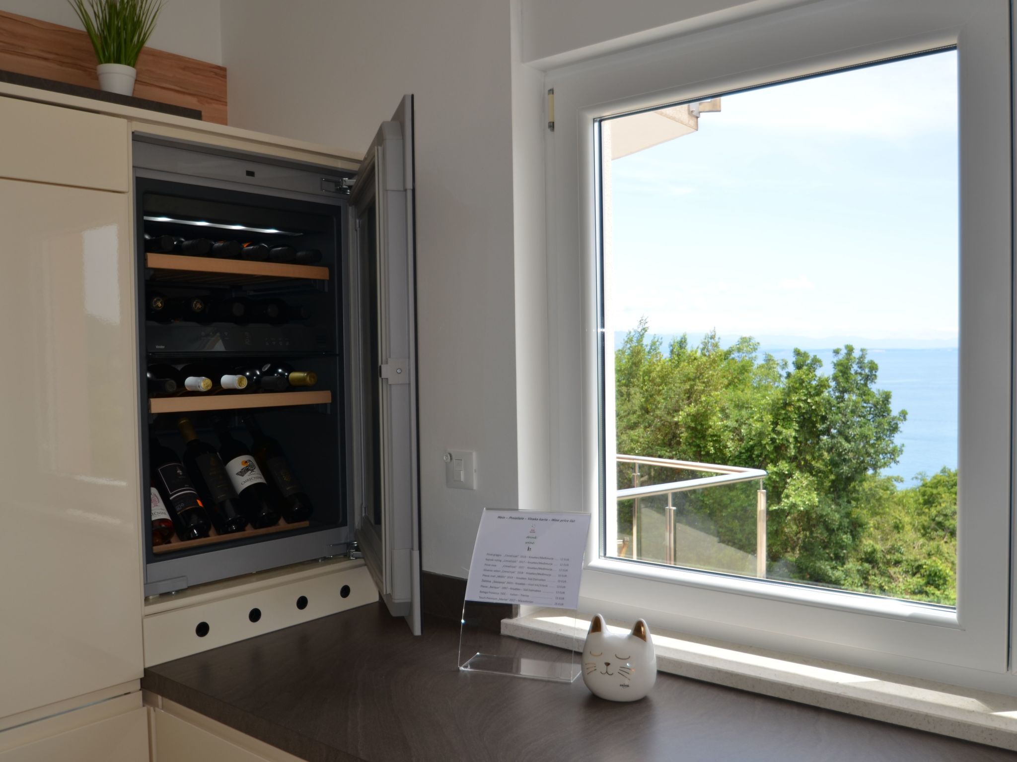 Camelia-Image-tags.info