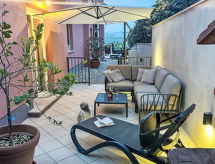 Licht appartement in Opatija met zonnig terras en barbecue, 400m van zee - thumbnail 1