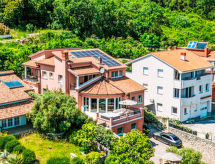 Licht appartement in Opatija met zonnig terras en barbecue, 400m van zee - thumbnail 3