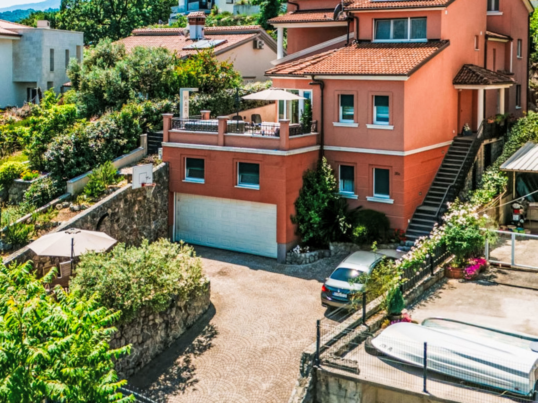 Modernes Apartment mit großer Terrasse und Grillmöglichkeit