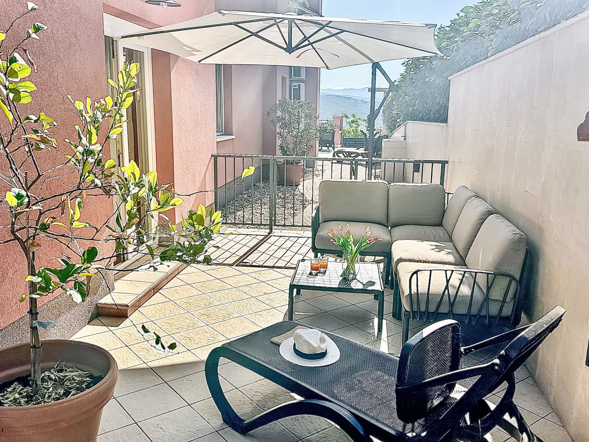 Modernes Apartment mit großer Terrasse und Grillmöglichkeit