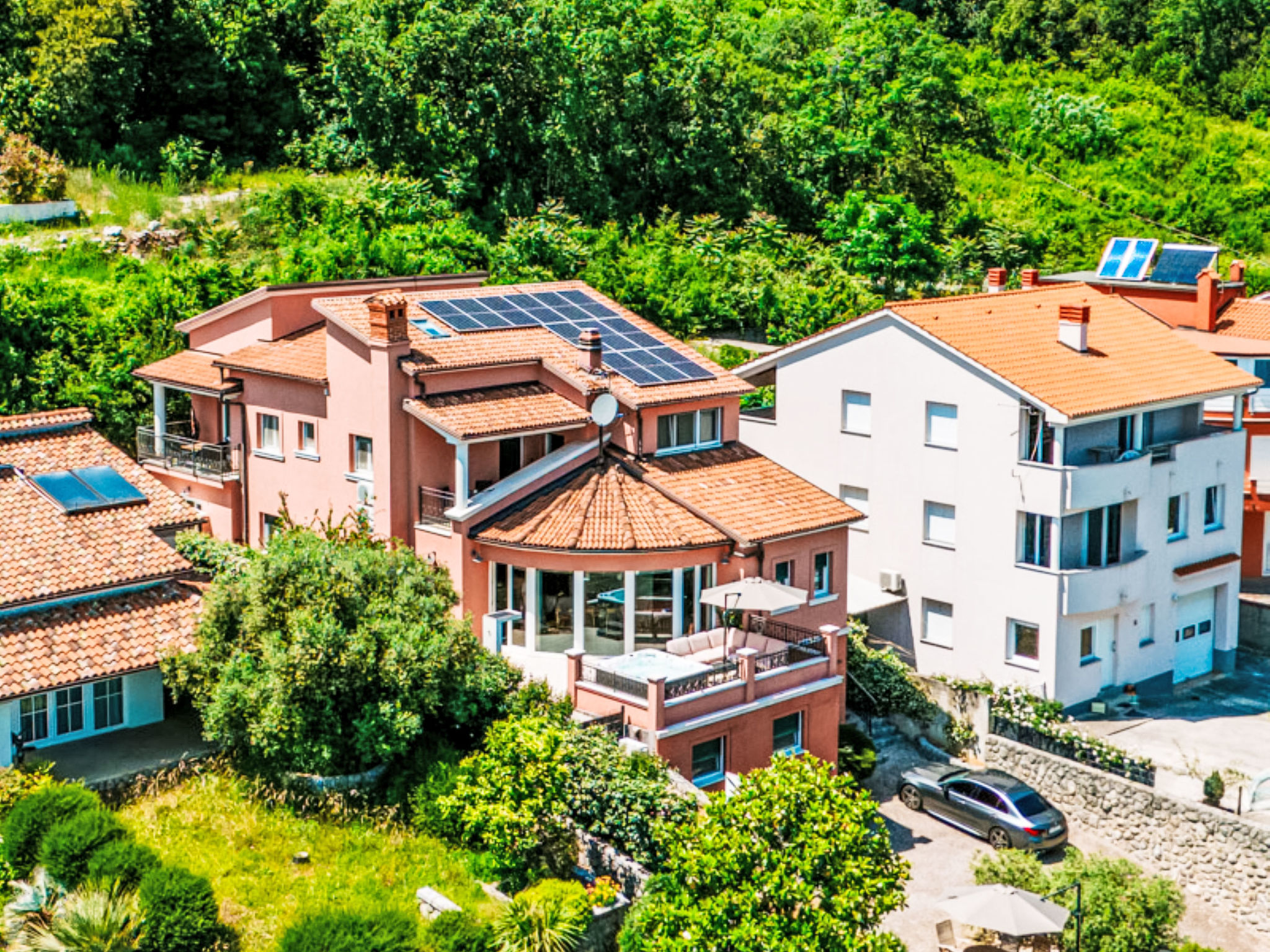 Modernes Apartment mit großer Terrasse und Grillmöglichkeit