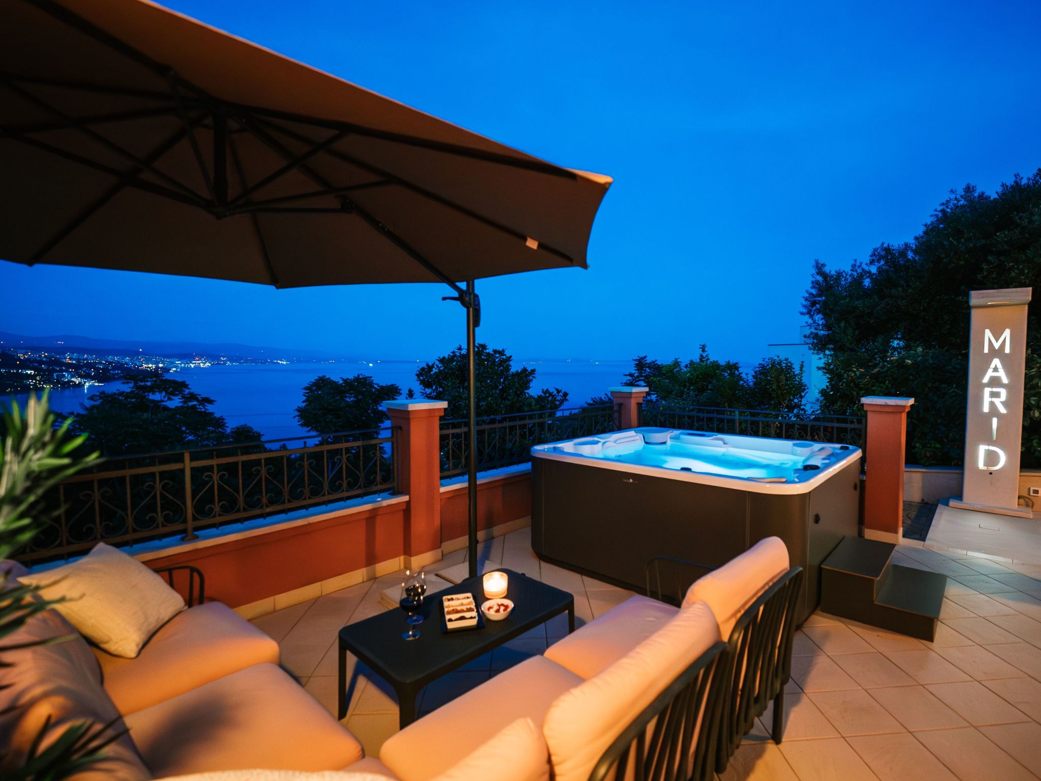 Großzügiges, modernes Apartment mit Terrasse und Meerblick - Image-tags.info