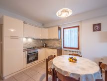 Appartement Nives nabij zee in Ičići met tuin en airco - thumbnail 4