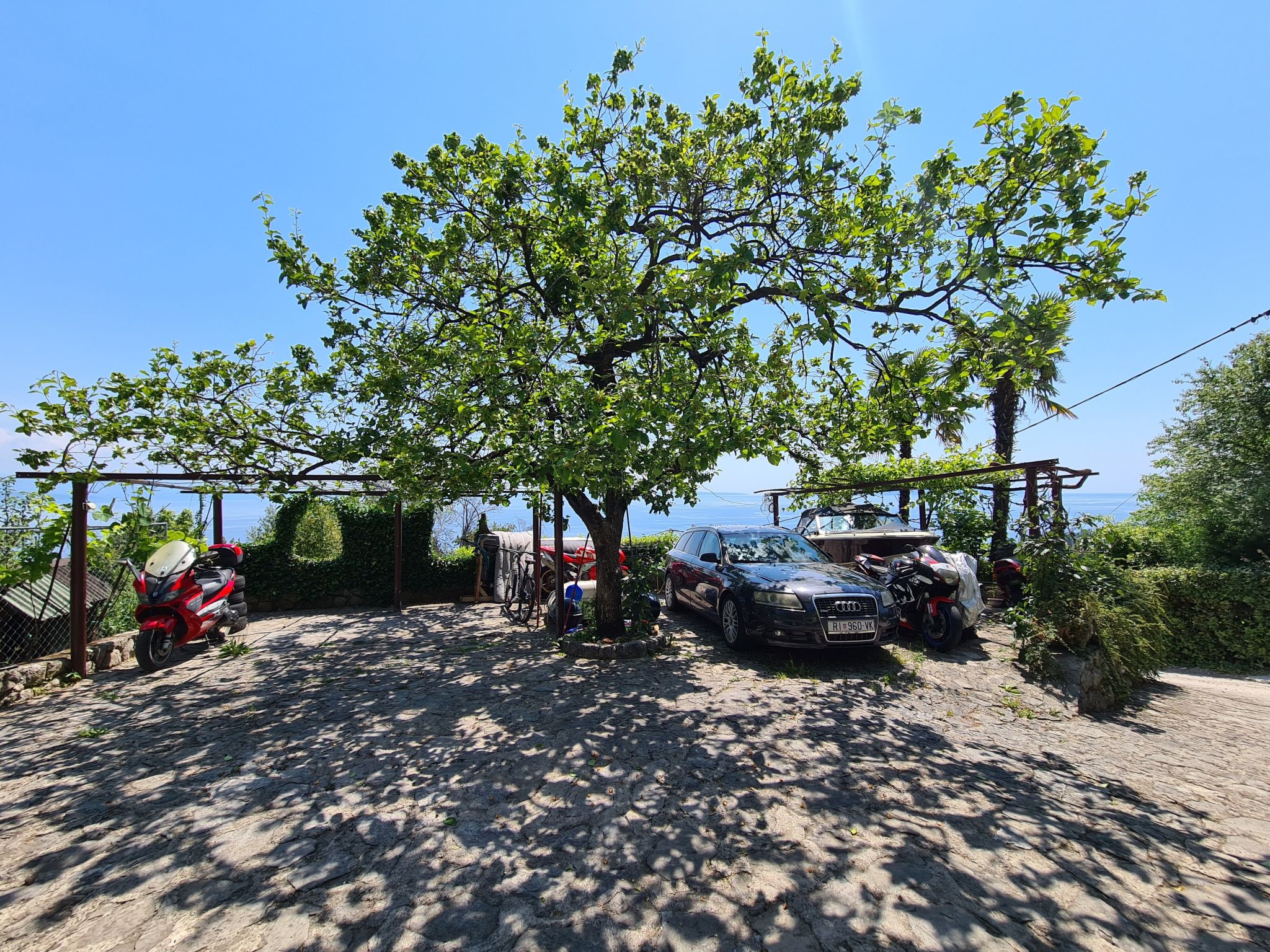 Photo of mit Terrasse