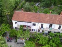 Vrijstaand vakantiehuis met terras en balkon, 300m van zee in Ičići - thumbnail 2