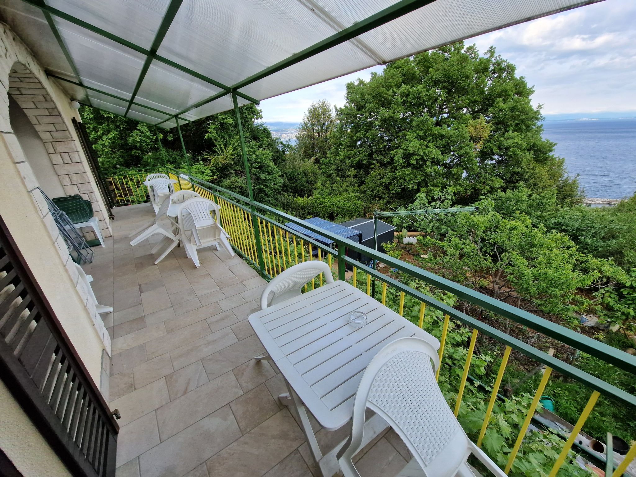 Mit Balkon und Terrasse-Inside